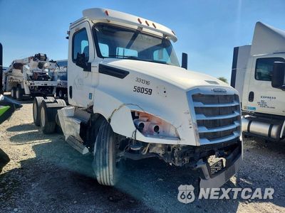 Czwarte zdjęcie samochodu z boku: 2019 FREIGHTLINER CASCADIA 126 SEMI TRUCK VIN:3AKJHLDV8KSKP8311 - miniatura