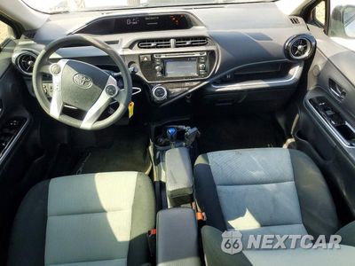 Zdjęcie 8 z 13 samochodu: 2017 TOYOTA PRIUS C TWO VIN:JTDKDTB36H1594833 - miniatura