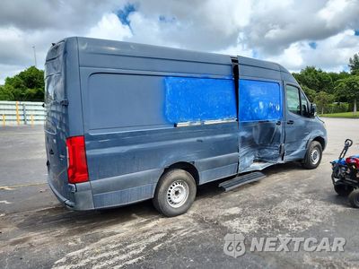Trzecie zdjęcie samochodu z tyłu: 2019 MERCEDES-BENZ SPRINTER 2500/3500 DELIVERY VAN VIN:WD4PF1CDXKP117473 - miniatura