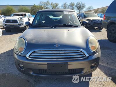 Piąte zdjęcie samochodu w środku: 2010 MINI COOPER VIN:WMWMF3C5XATZ23379 - miniatura