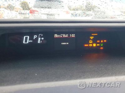 Zdjęcie 9 z 12 samochodu: 2016 TOYOTA PRIUS C THREE VIN:JTDKDTB37G1118136 - miniatura