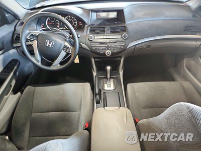 Zdjęcie 8 z 13 samochodu: 2010 HONDA ACCORD EX VIN:1HGCP2F79AA001265 - miniatura