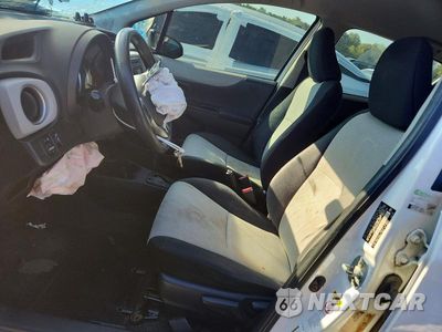 Zdjęcie 7 z 13 samochodu: 2014 TOYOTA YARIS 5-DOOR LE VIN:JTDKTUD36ED580947 - miniatura