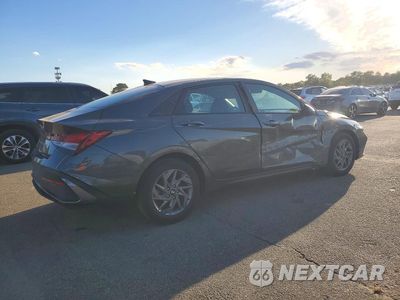 Trzecie zdjęcie samochodu z tyłu: 2024 HYUNDAI ELANTRA SEL VIN:KMHLM4DG0RU713644 - miniatura