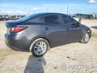 Trzecie zdjęcie samochodu z tyłu: 2017 TOYOTA YARIS IA BASE VIN:3MYDLBYV2HY177141 - miniatura