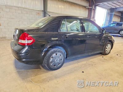 Trzecie zdjęcie samochodu z tyłu: 2009 NISSAN VERSA 1.8 S VIN:3N1BC11E59L451914 - miniatura
