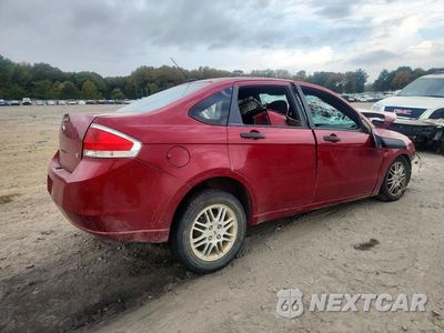 Trzecie zdjęcie samochodu z tyłu: 2010 FORD FOCUS SE VIN:1FAHP3FN1AW296363 - miniatura