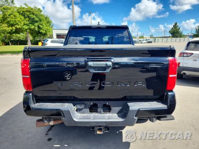 Zdjęcie 6 z 12 samochodu: 2025 TOYOTA TACOMA TRD SPORT VIN:3TMKB5FN1SM035617 - miniatura
