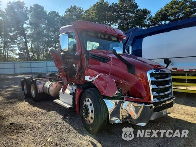 Czwarte zdjęcie samochodu z boku: 2020 FREIGHTLINER CASCADIA 126 TRUCK CAB AND CHASSIS VIN:1FUJHLD14LLLV6366 - miniatura