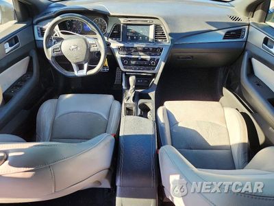 Zdjęcie 8 z 12 samochodu: 2017 HYUNDAI SONATA SPORT 2.0T VIN:5NPE34AB0HH540404 - miniatura