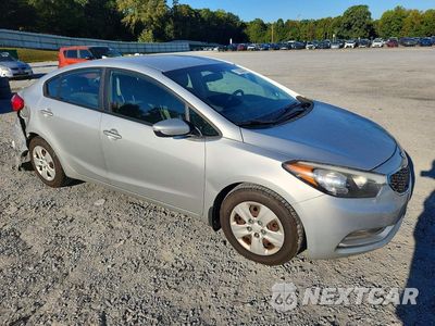 Czwarte zdjęcie samochodu z boku: 2015 KIA FORTE LX VIN:KNAFK4A65F5312872 - miniatura
