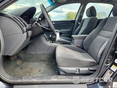 Zdjęcie 7 z 12 samochodu: 2004 HONDA ACCORD EX VIN:1HGCM56694A153813 - miniatura