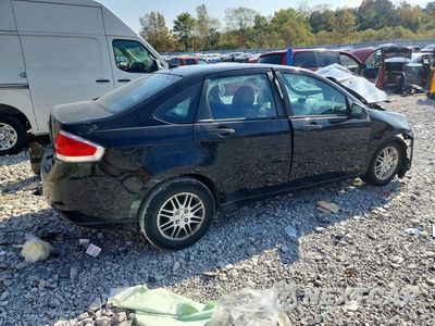 Trzecie zdjęcie samochodu z tyłu: 2010 FORD FOCUS SE VIN:1FAHP3FN2AW288210 - miniatura