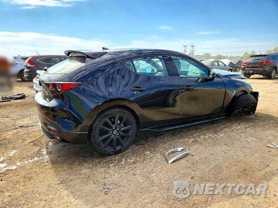 Trzecie zdjęcie samochodu z tyłu: 2025 MAZDA 3 PREMIUM PLUS VIN:JM1BPBNY8S1760396 - miniatura