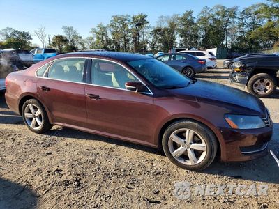 Czwarte zdjęcie samochodu z boku: 2013 VOLKSWAGEN PASSAT SE VIN:1VWBP7A36DC104645 - miniatura