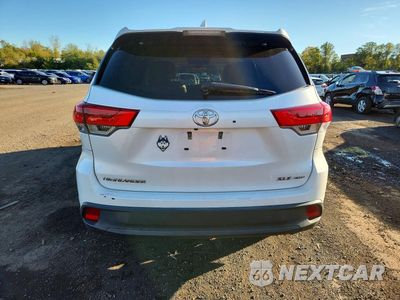 Zdjęcie 6 z 13 samochodu: 2018 TOYOTA HIGHLANDER XLE VIN:5TDJZRFH5JS864343 - miniatura