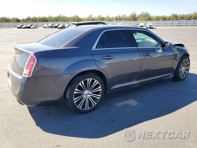 Trzecie zdjęcie samochodu z tyłu: 2013 CHRYSLER 300 S VIN:2C3CCABG1DH556571 - miniatura