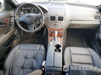 Zdjęcie 8 z 12 samochodu: 2010 MERCEDES-BENZ C 300 VIN:WDDGF5EB1AR123989 - miniatura