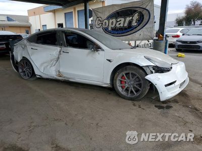 Czwarte zdjęcie samochodu z boku: 2019 TESLA MODEL 3 VIN:5YJ3E1EB6KF388175 - miniatura
