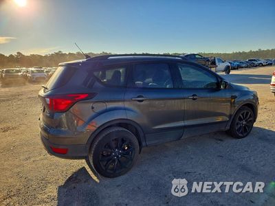 Trzecie zdjęcie samochodu z tyłu: 2019 FORD ESCAPE SE VIN:1FMCU0GD2KUA64851 - miniatura