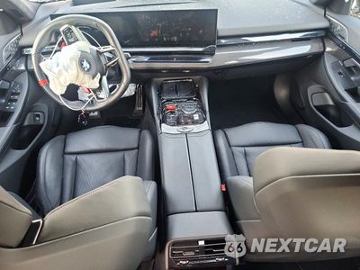 Zdjęcie 8 z 12 samochodu: 2025 BMW M5 VIN:WBS83FK08SCU36616 - miniatura