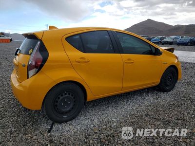 Trzecie zdjęcie samochodu z tyłu: 2016 TOYOTA PRIUS C TWO VIN:JTDKDTB33G1121616 - miniatura