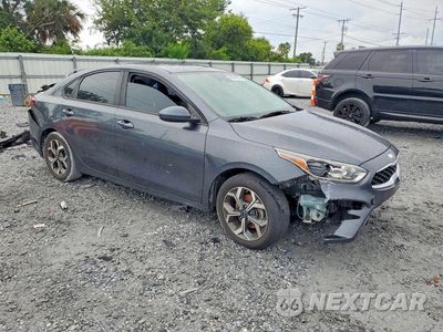 Czwarte zdjęcie samochodu z boku: 2019 KIA FORTE LXS VIN:3KPF24AD7KE014727 - miniatura