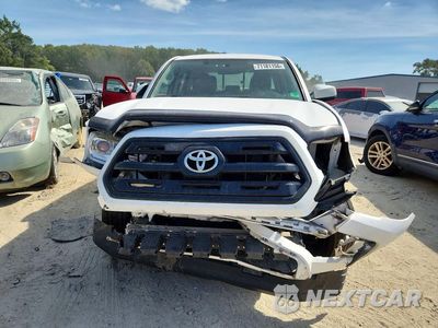 Piąte zdjęcie samochodu w środku: 2017 TOYOTA TACOMA SR V6 VIN:3TMCZ5AN2HM080047 - miniatura