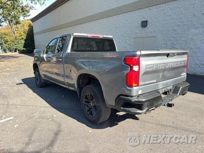 Trzecie zdjęcie samochodu z tyłu: 2019 CHEVROLET SILVERADO K1500 TRAIL BOSS CUSTOM VIN:1GCRYCEF6KZ390244 - miniatura