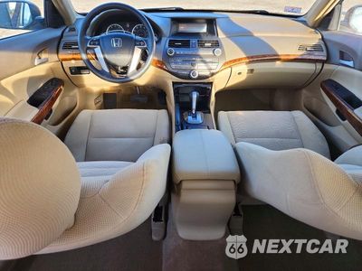 Zdjęcie 8 z 12 samochodu: 2009 HONDA ACCORD EX VIN:1HGCP267X9A198975 - miniatura