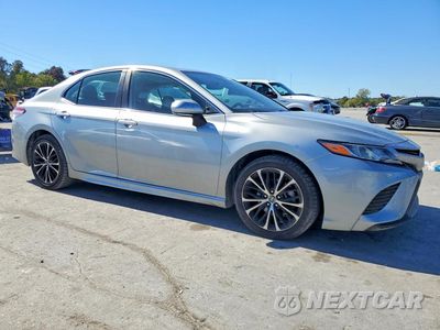 Czwarte zdjęcie samochodu z boku: 2020 TOYOTA CAMRY SE VIN:4T1J11AK7LU400296 - miniatura