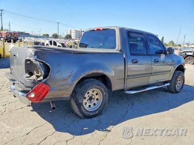 Trzecie zdjęcie samochodu z tyłu: 2002 FORD F150 SUPERCREW VIN:1FTRW07L02KB90797 - miniatura