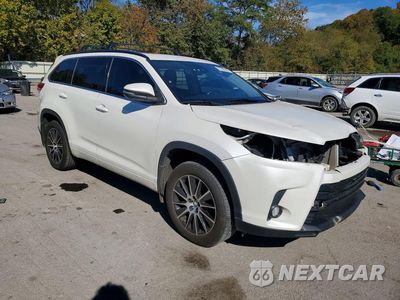 Czwarte zdjęcie samochodu z boku: 2018 TOYOTA HIGHLANDER SE VIN:5TDJZRFH3JS817473 - miniatura