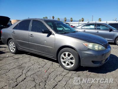 Czwarte zdjęcie samochodu z boku: 2005 TOYOTA CAMRY XLE V6 VIN:4T1BF32K55U618563 - miniatura