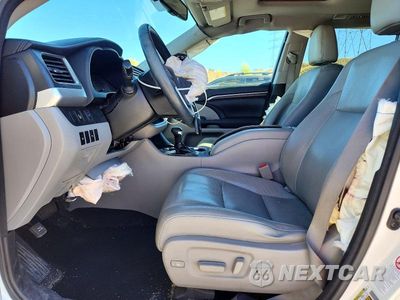 Zdjęcie 7 z 13 samochodu: 2016 TOYOTA HIGHLANDER LIMITED VIN:5TDDKRFH0GS330094 - miniatura