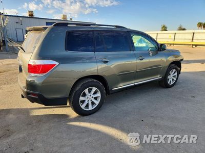 Trzecie zdjęcie samochodu z tyłu: 2013 TOYOTA HIGHLANDER PLUS VIN:5TDBK3EH8DS210478 - miniatura