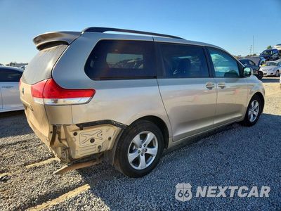 Trzecie zdjęcie samochodu z tyłu: 2014 TOYOTA SIENNA LE VIN:5TDKK3DC8ES406895 - miniatura