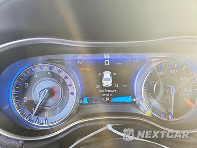 Zdjęcie 9 z 13 samochodu: 2019 CHRYSLER 300 TOURING VIN:2C3CCAAG7KH517191 - miniatura