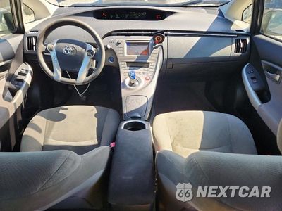 Zdjęcie 8 z 12 samochodu: 2012 TOYOTA PRIUS TWO VIN:JTDKN3DU1C5462874 - miniatura