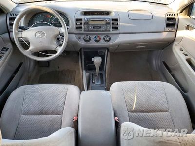 Zdjęcie 8 z 12 samochodu: 2004 TOYOTA CAMRY LE VIN:4T1BE32KX4U851212 - miniatura