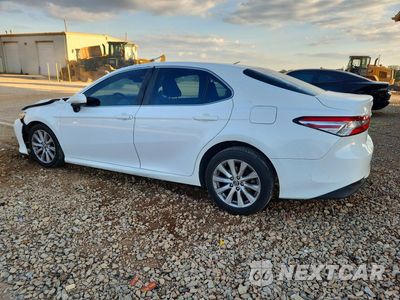 Drugie zdjęcie samochodu z przodu: 2018 TOYOTA CAMRY LE VIN:4T1B11HK8JU071812 - miniatura