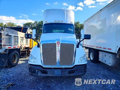 Piąte zdjęcie samochodu w środku: 2016 KENWORTH CONSTRUCTION T680 SEMI TRUCK VIN:1XKYA48X0GJ496368 - miniatura