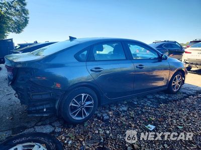 Trzecie zdjęcie samochodu z tyłu: 2022 KIA FORTE LXS VIN:3KPF24AD8NE460180 - miniatura