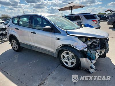 Czwarte zdjęcie samochodu z boku: 2018 FORD ESCAPE S VIN:1FMCU0F73JUA54789 - miniatura