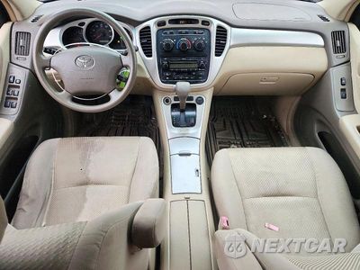 Zdjęcie 8 z 12 samochodu: 2004 TOYOTA HIGHLANDER BASE VIN:JTEEP21A640040640 - miniatura