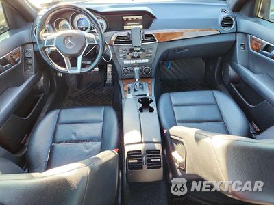 Zdjęcie 8 z 12 samochodu: 2013 MERCEDES-BENZ C 300 4MATIC VIN:WDDGF8AB9DR250839 - miniatura