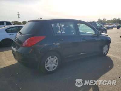 Trzecie zdjęcie samochodu z tyłu: 2012 NISSAN VERSA 1.8 S VIN:3N1BC1CP7CL361251 - miniatura