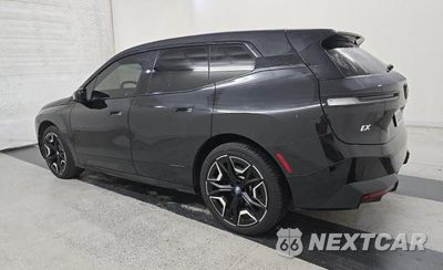 Trzecie zdjęcie samochodu z tyłu: 2024 BMW IX XDRIVE50 VIN:WB523CF0XRCN85718 - miniatura