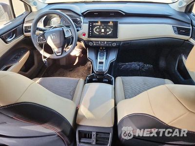 Zdjęcie 8 z 12 samochodu: 2018 HONDA CLARITY VIN:JHMZC5F11JC019392 - miniatura