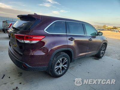 Trzecie zdjęcie samochodu z tyłu: 2019 TOYOTA HIGHLANDER LE PLUS VIN:5TDBZRFH4KS725651 - miniatura